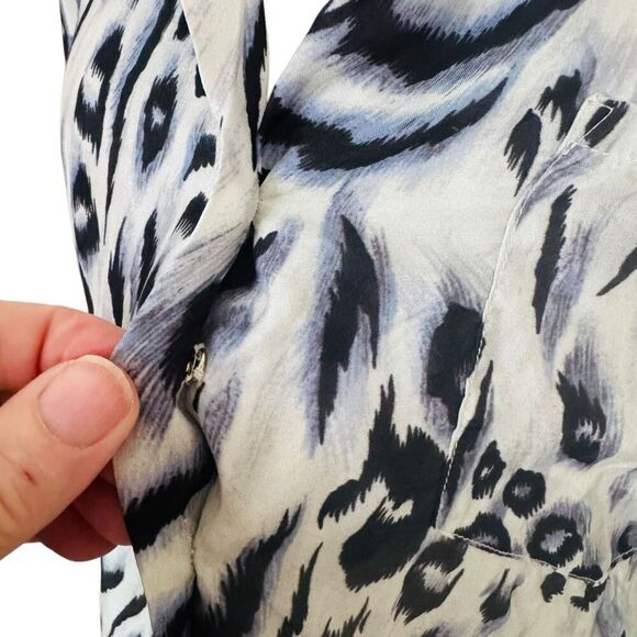 Rails Rebel Ivory Snow Leopard Blouse Size Medium M Secretary Animal Print Blue - Picture 5 of 9